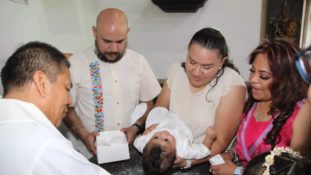 FOTO PRINCIPAL SJR Bastian recibio la bendicion del padre